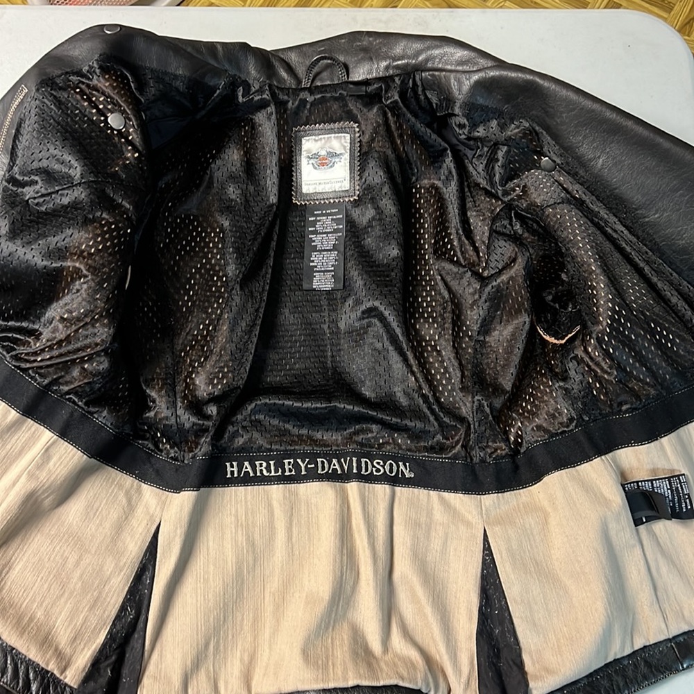 Harley-Davidson Black Leather Jacket - Picture 8 of 16